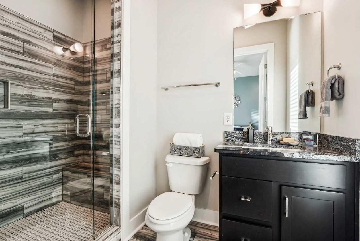 Private With Rooftop Game Near Downtown Holiday home Nashville