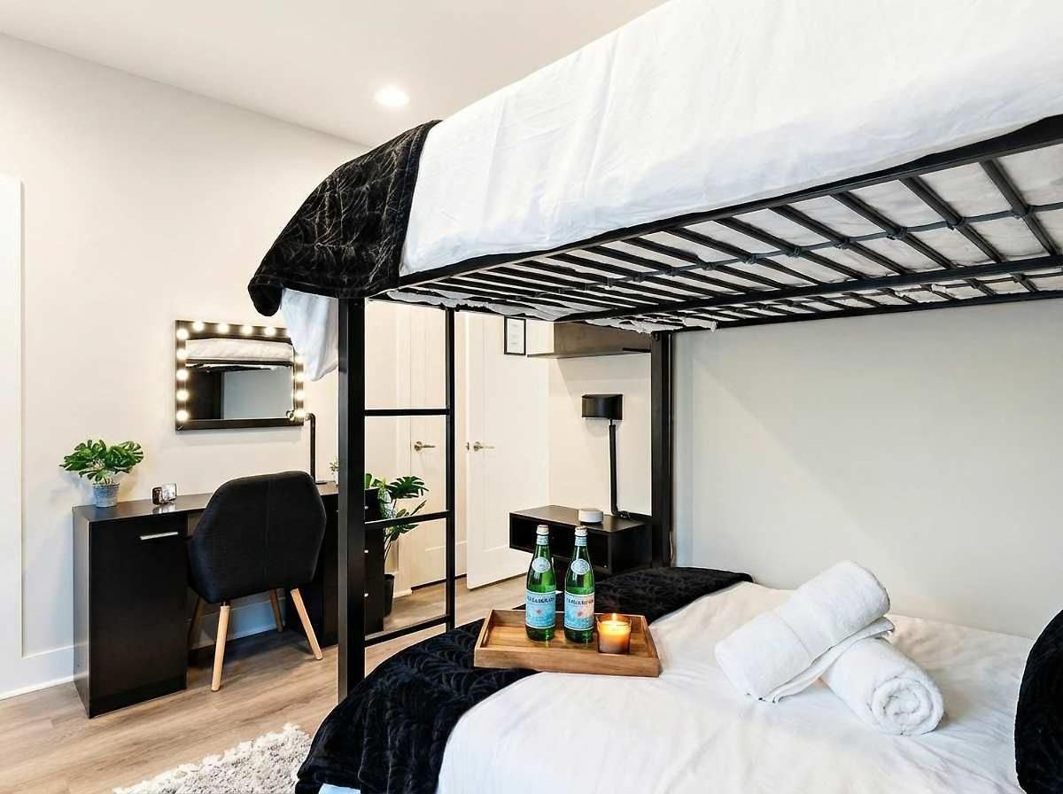 Private With Rooftop Game Near Downtown *