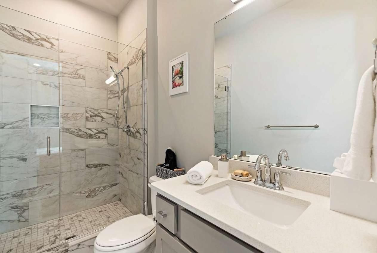 Private With Rooftop Game Near Downtown Holiday home *