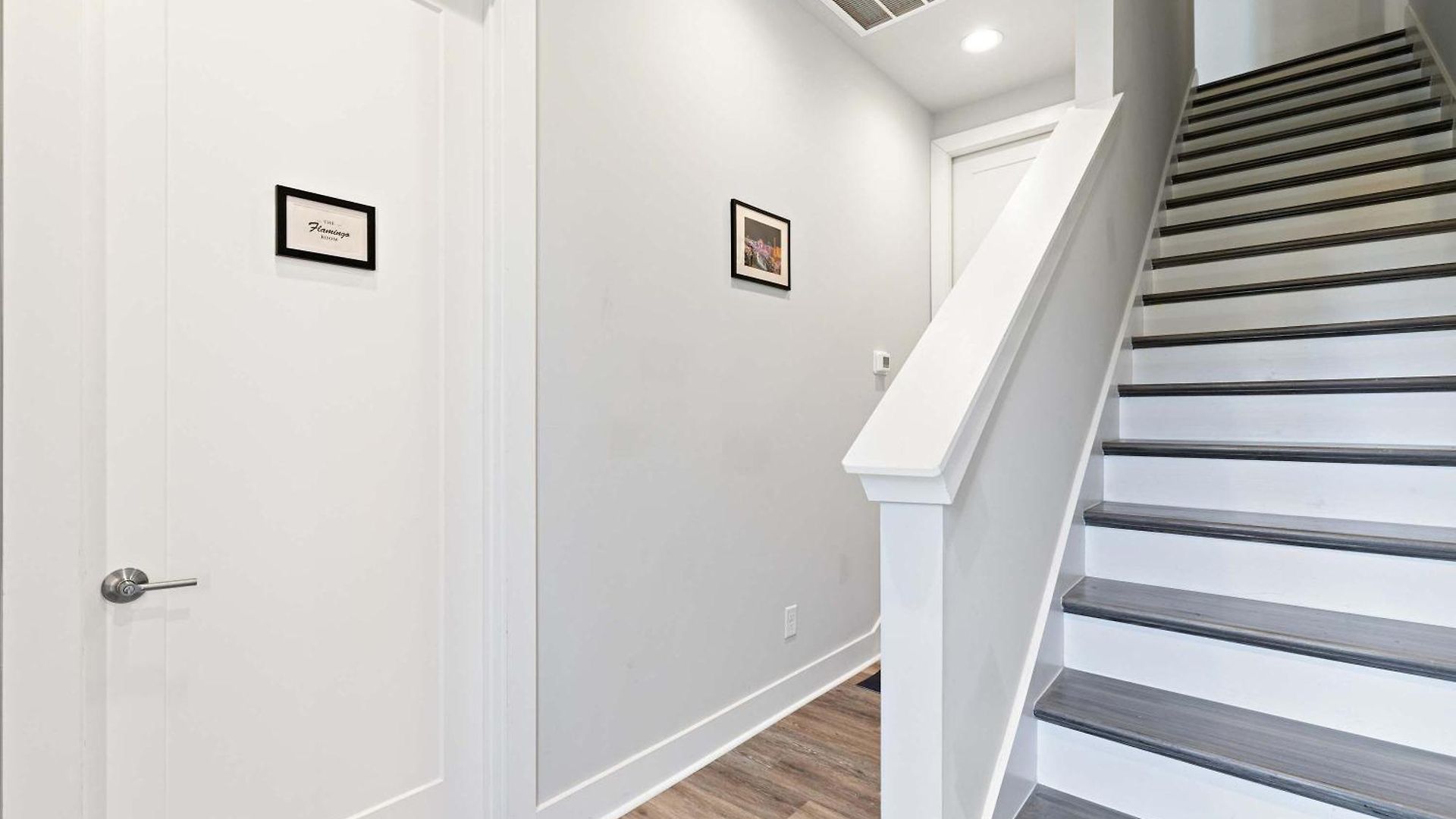 Private With Rooftop Game Near Downtown *
