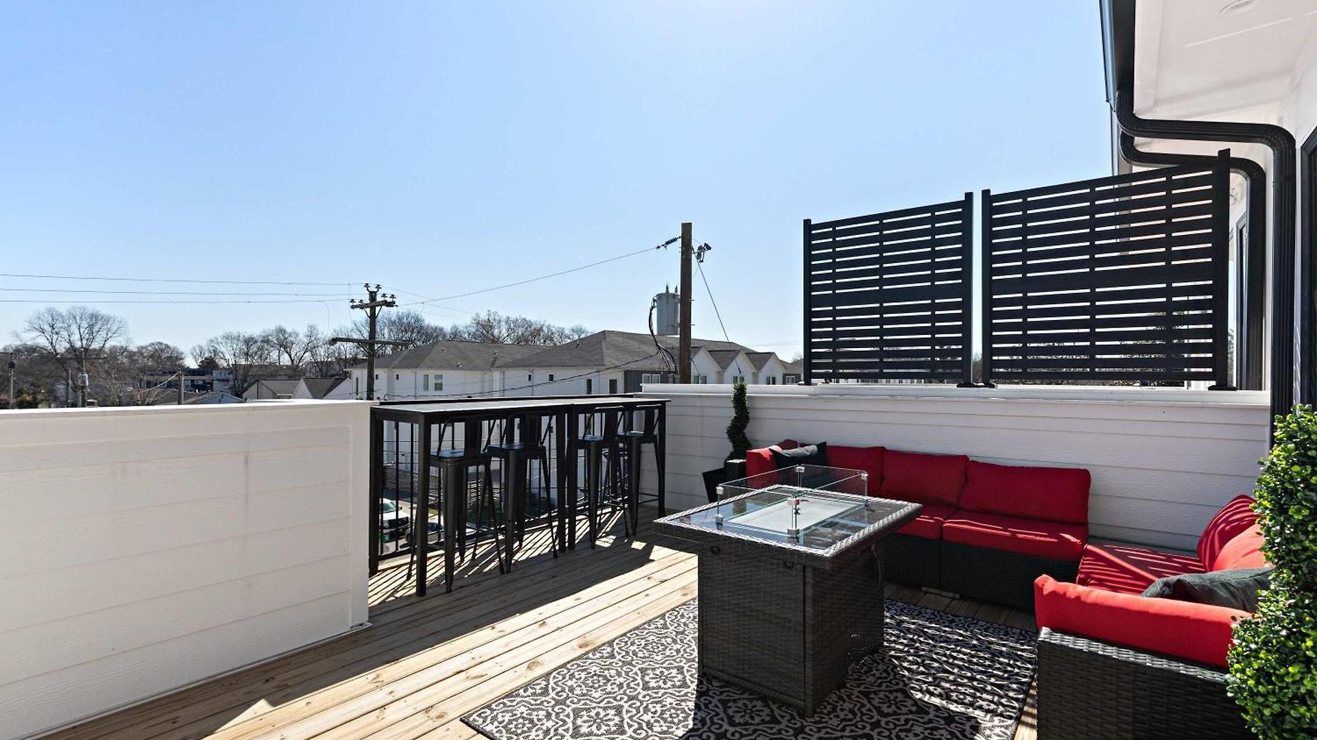 Private With Rooftop Game Near Downtown Holiday home *