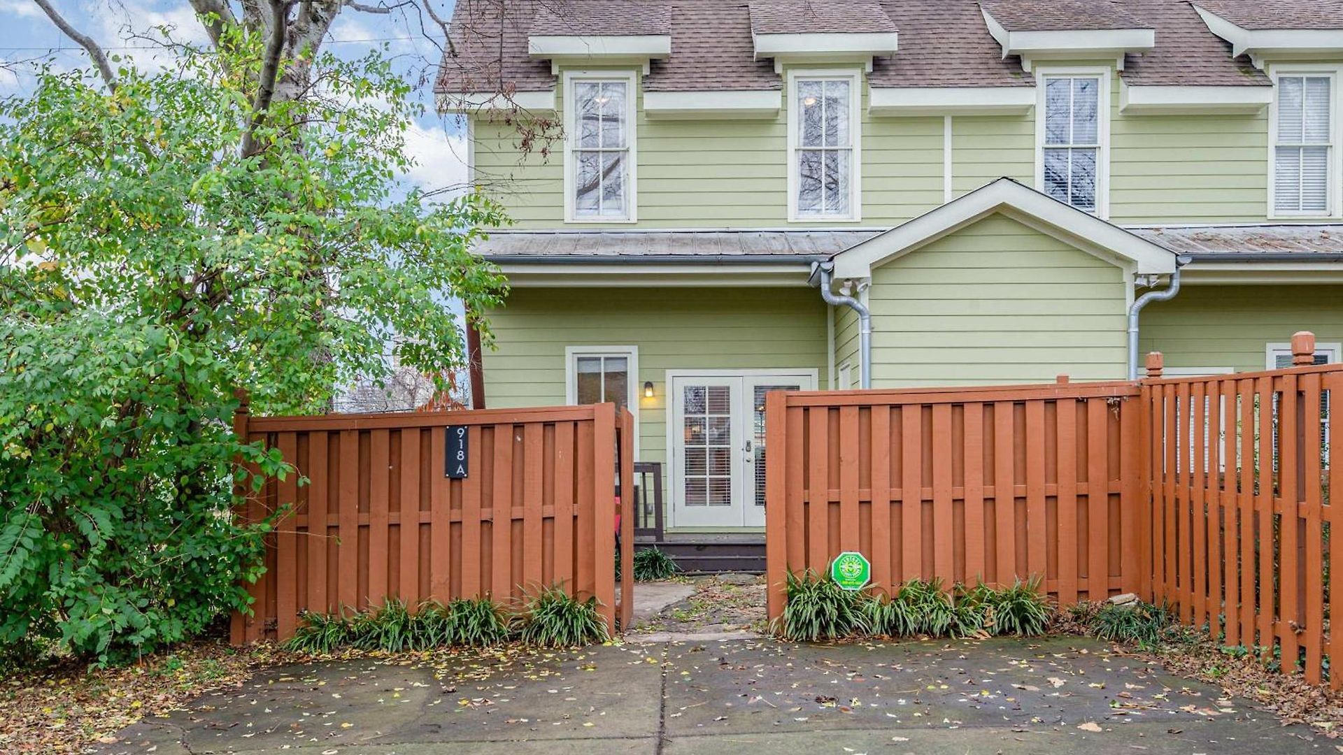 Rhythm & Rest Group With Grill & Cozy Fireplace Holiday home Nashville