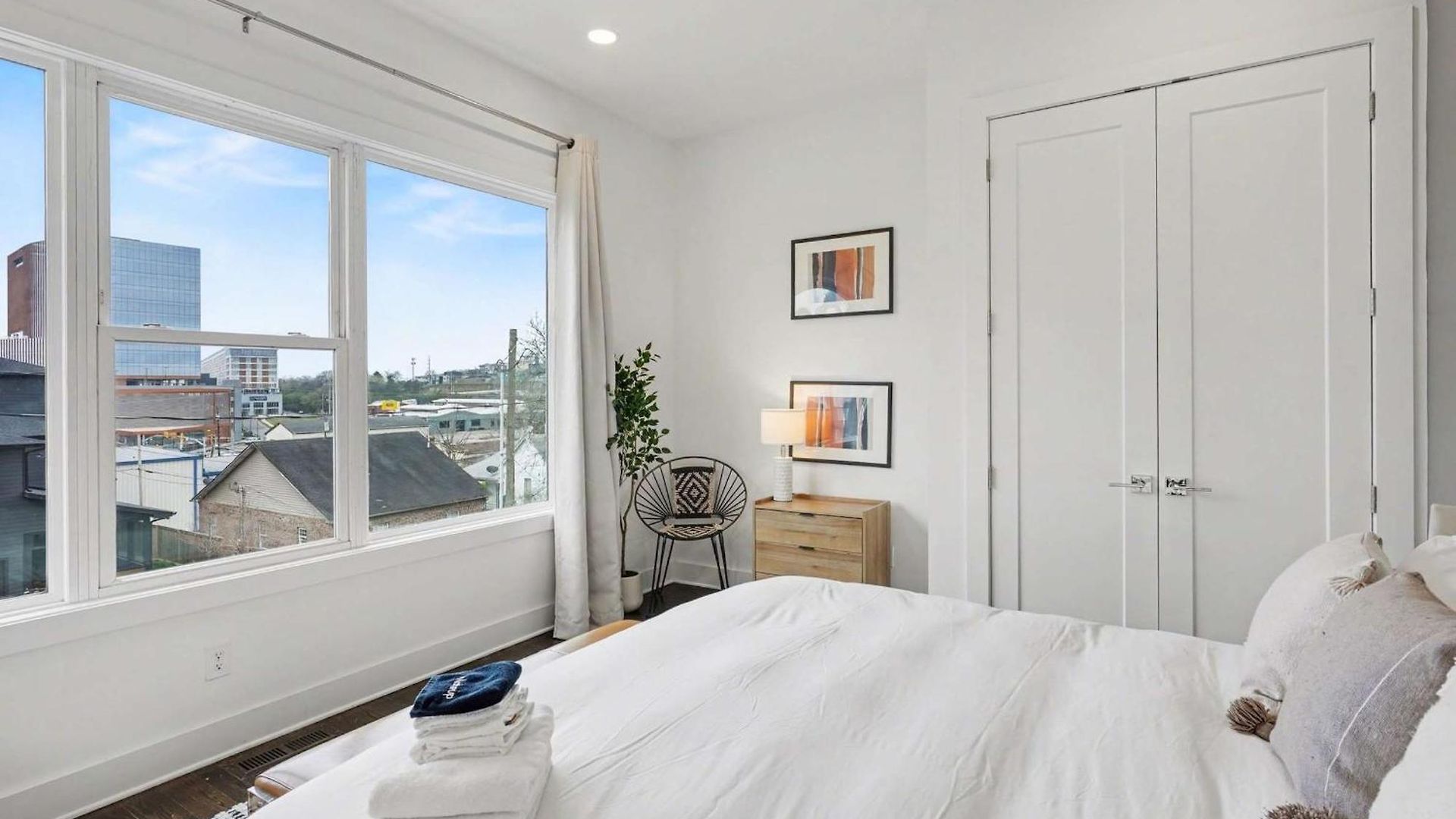 Holiday home Modern Townhome W Rooftop Views Near Broadway