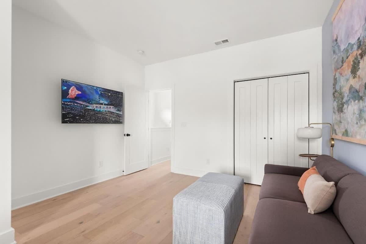 True Hue - Private Patio - Mins To Broadway