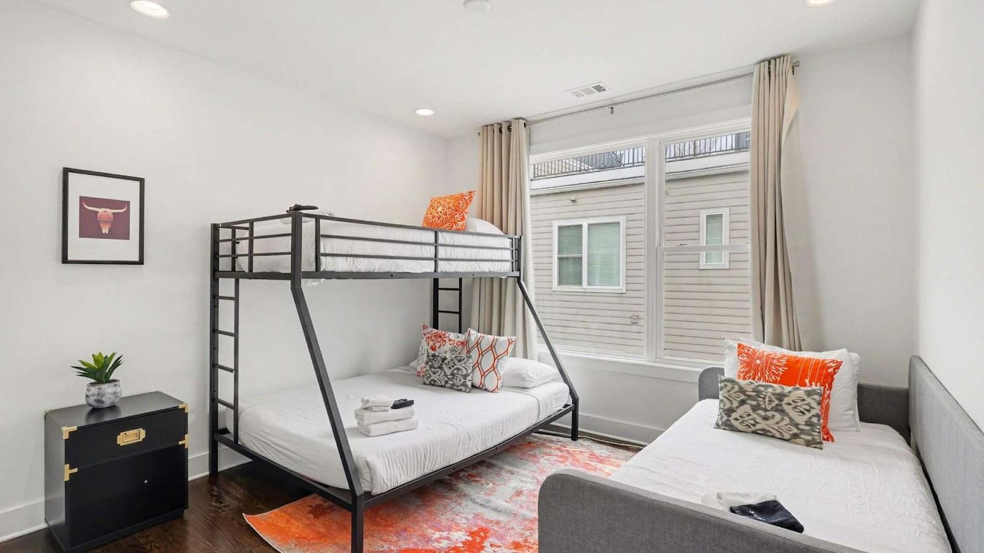 Modern Townhome W Rooftop Views Near Broadway Holiday home