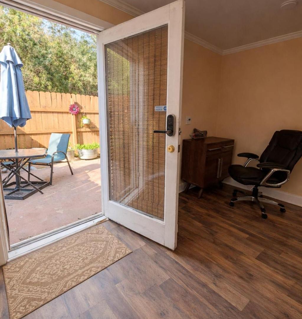 Cozy Private In Quiet Neighborhood Guest house
