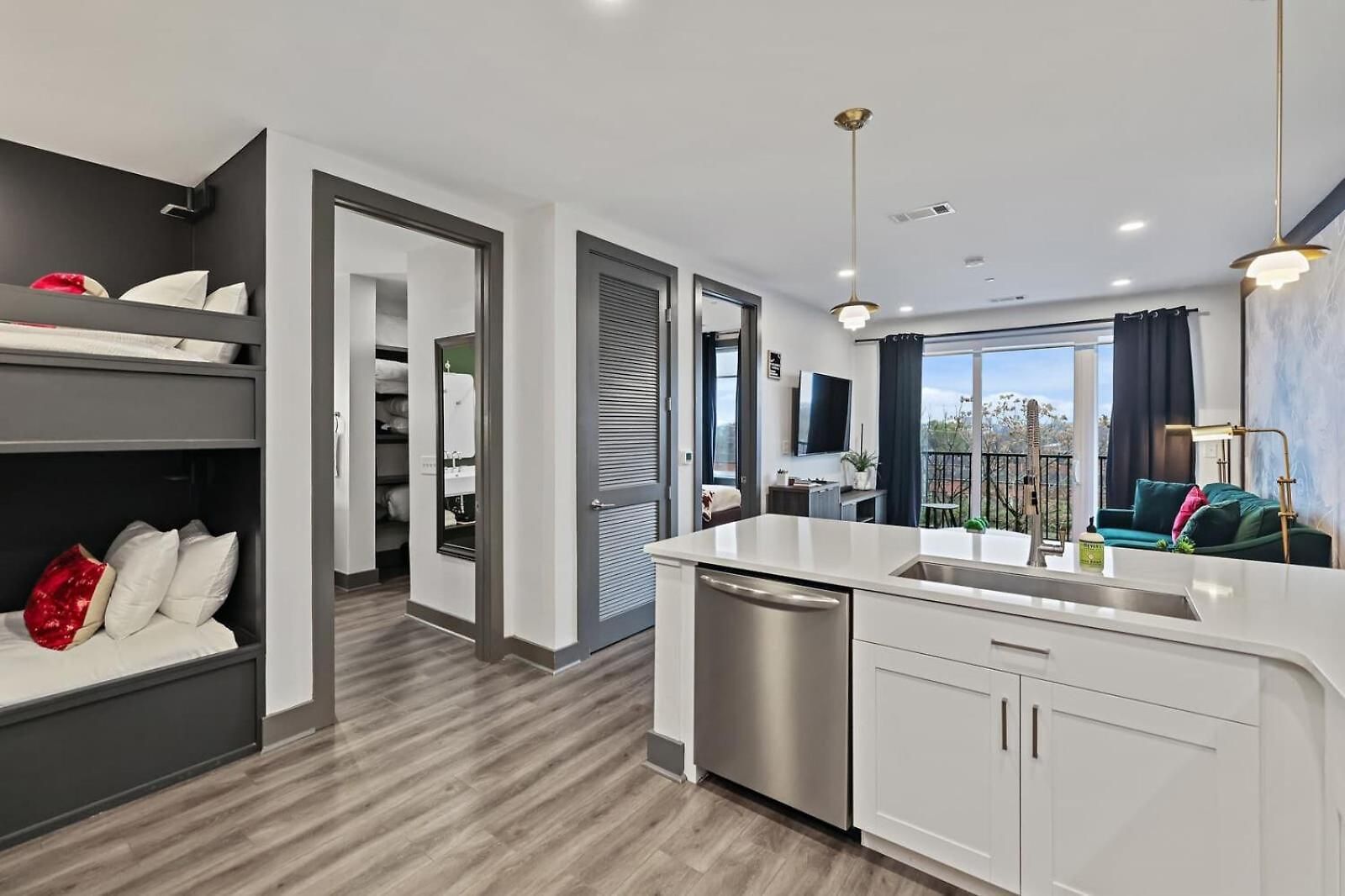 Modern For 6 With Rooftop & Gym Near Dt