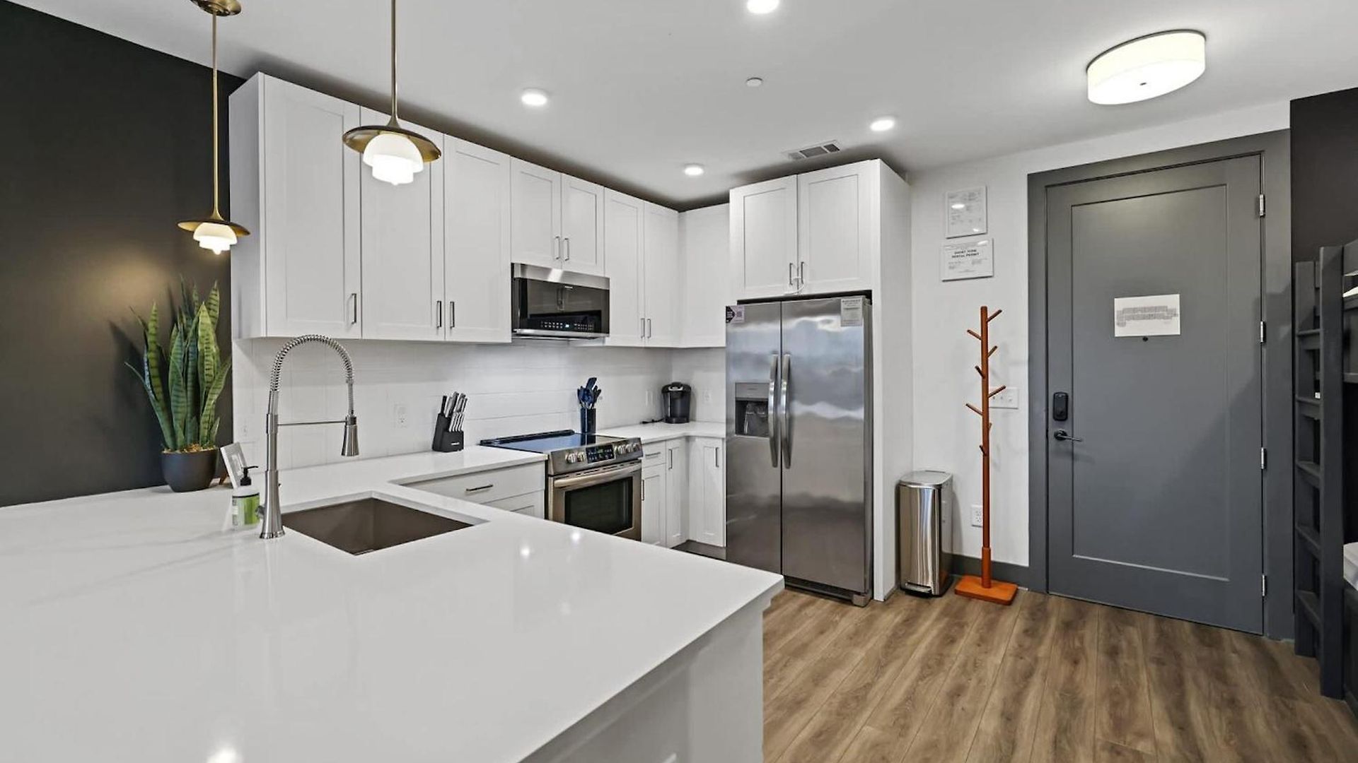 Modern For 6 With Rooftop & Gym Near Dt