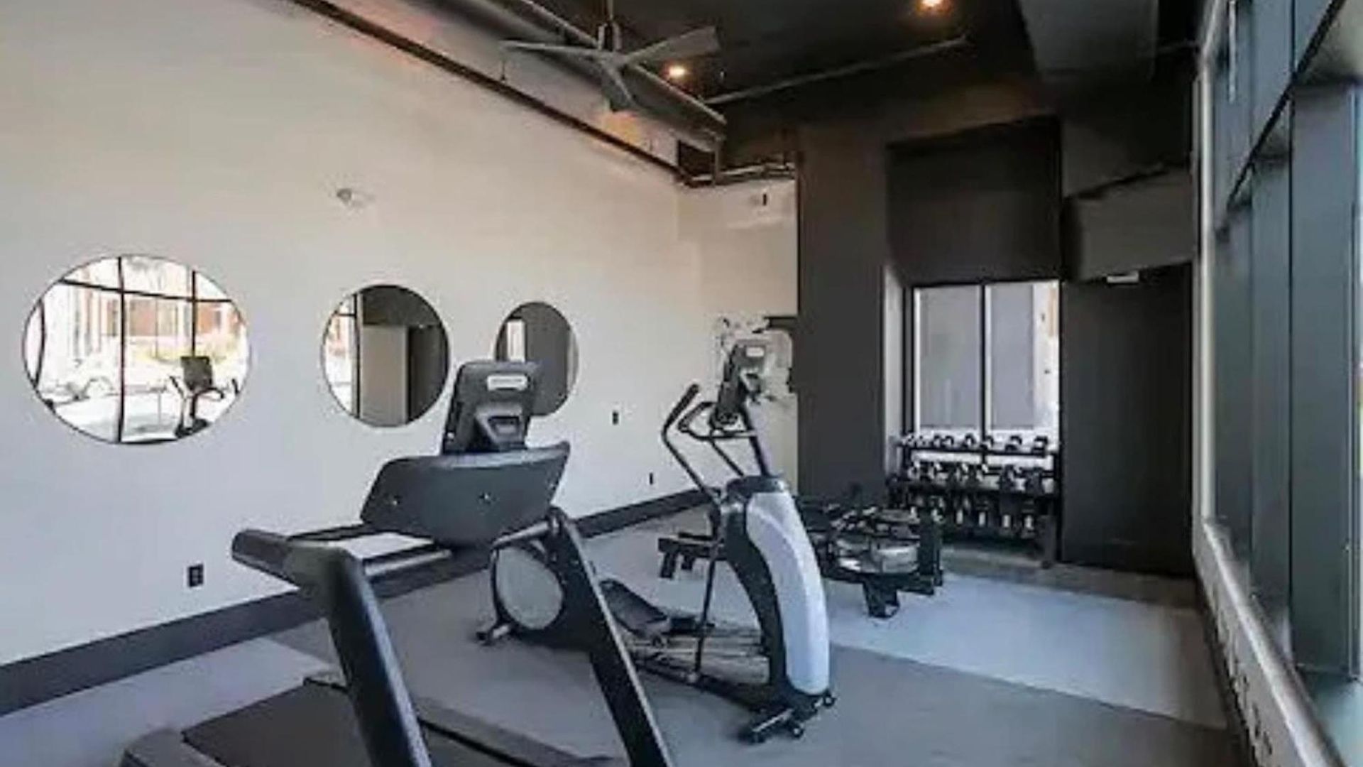 Modern For 6 With Rooftop & Gym Near Dt