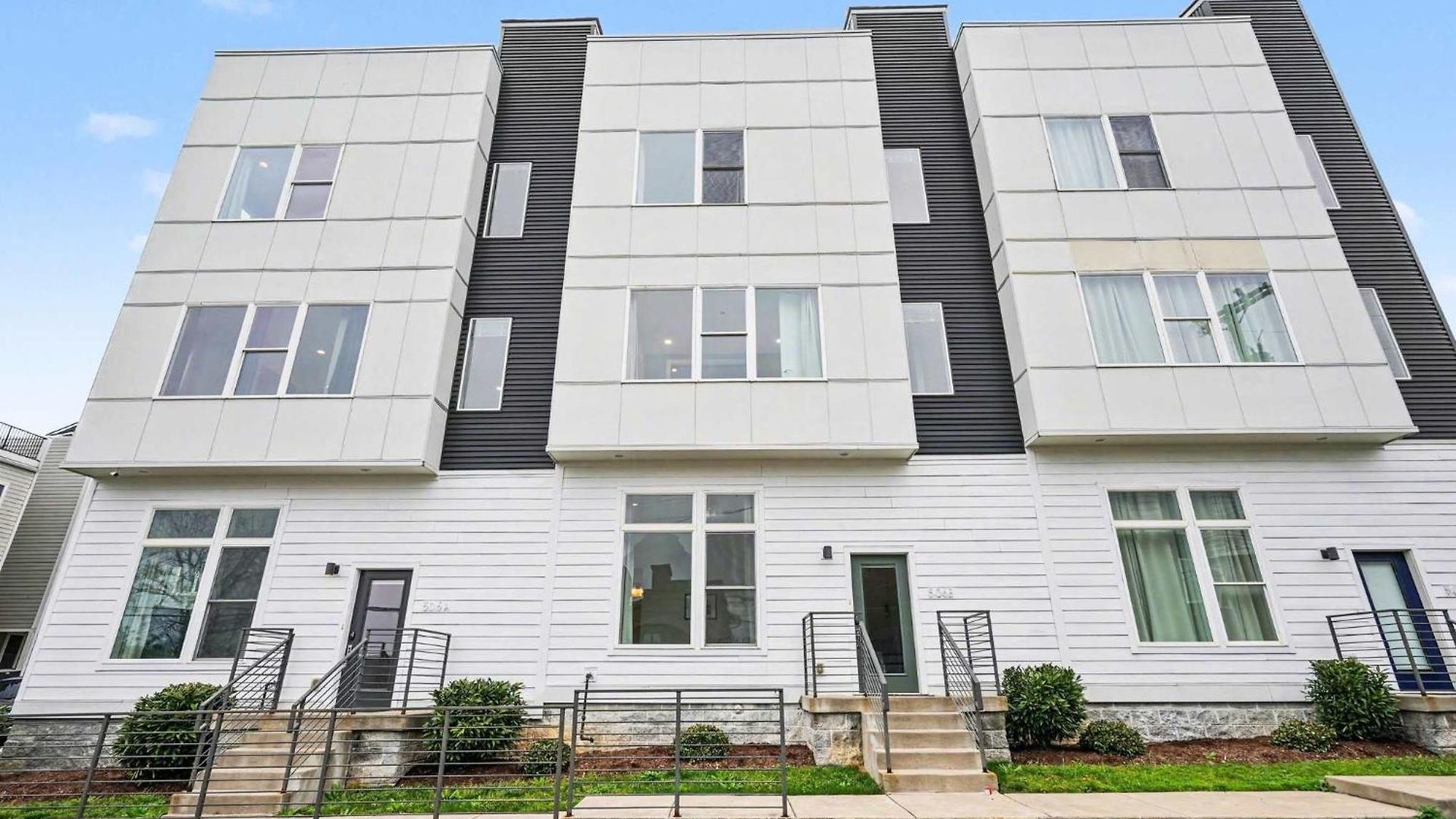 Stylish Townhome W Rooftop Views Near Broadway