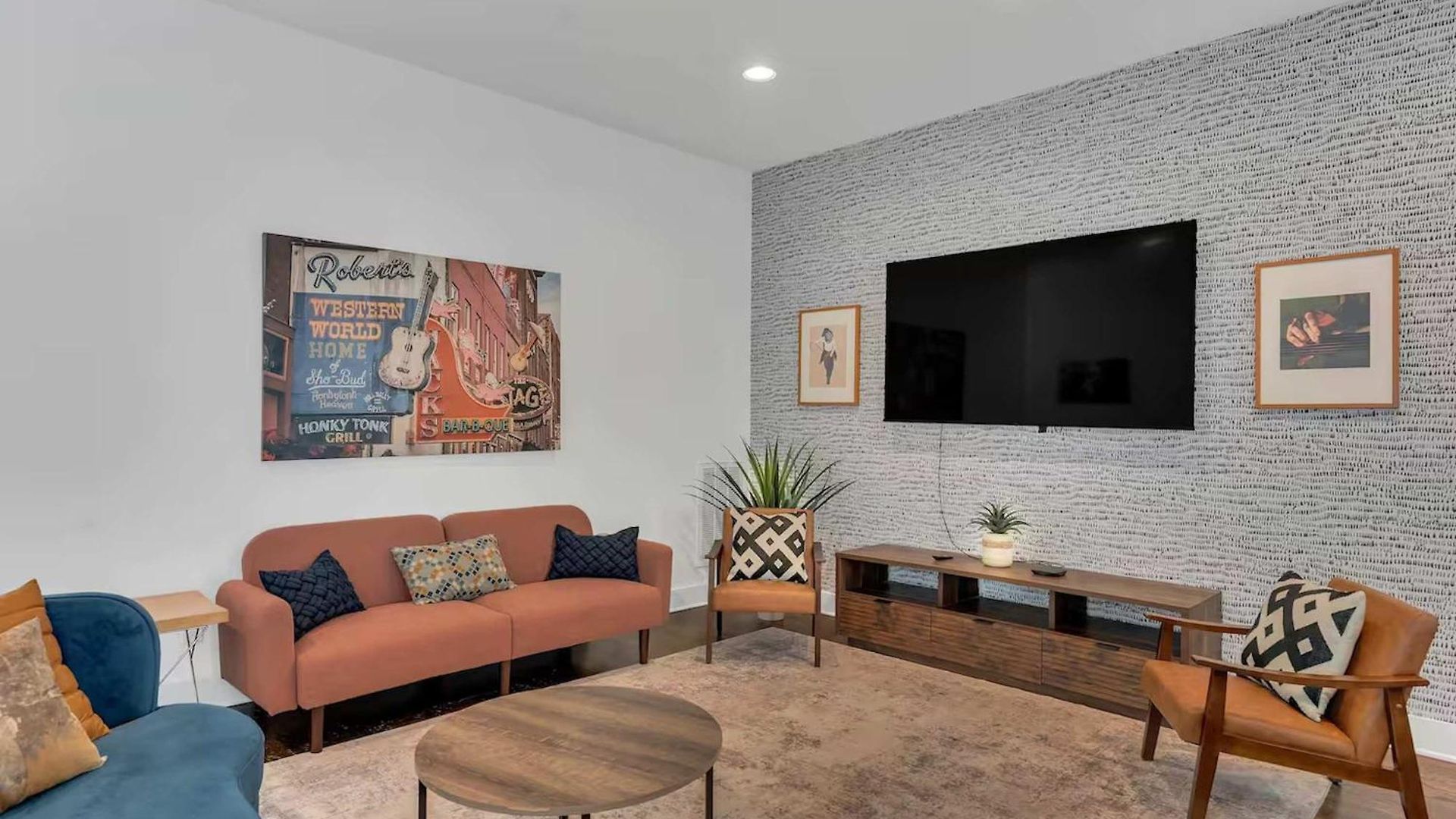 Stylish Townhome W Rooftop Views Near Broadway Holiday home