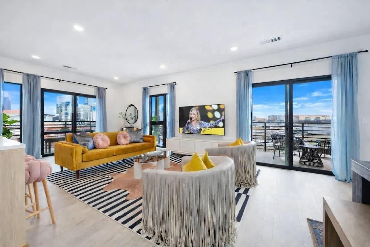 Hyve-anthem-private Balconies-walk To Broadway Holiday home