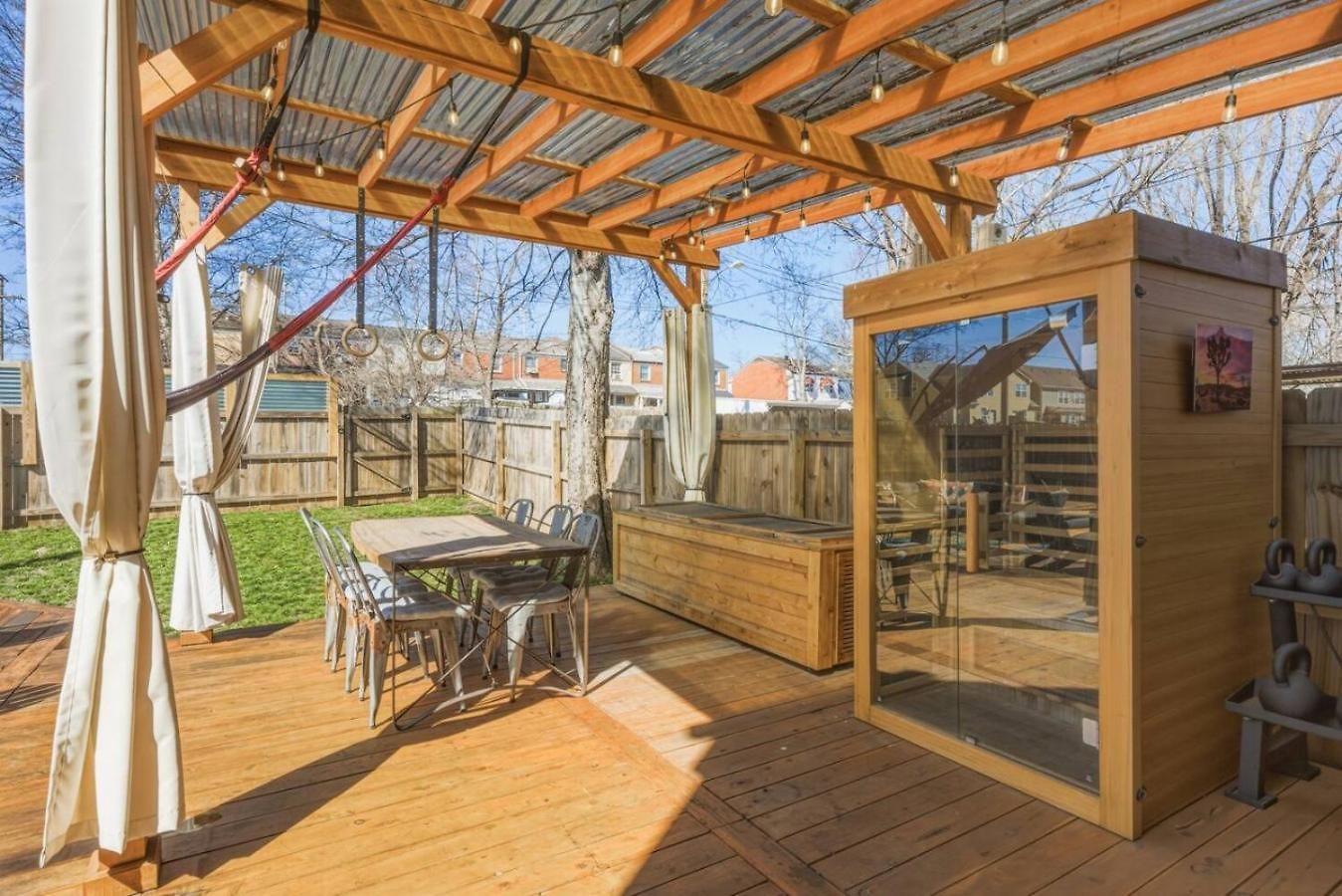 Amazing Backyard Only 2 Miles To Downtown With Sauna And Firepit Holiday home Nashville