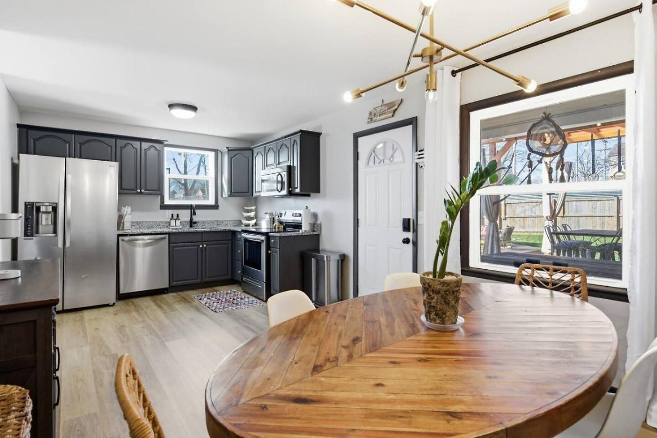 Amazing Backyard Only 2 Miles To Downtown With Sauna And Firepit Holiday home