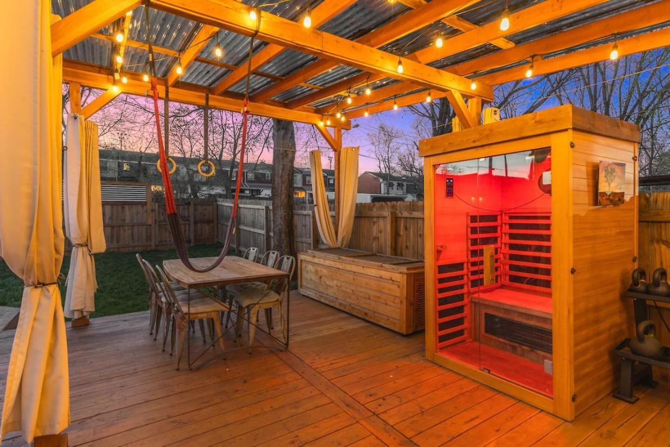 Holiday home Amazing Backyard Only 2 Miles To Downtown With Sauna And Firepit *