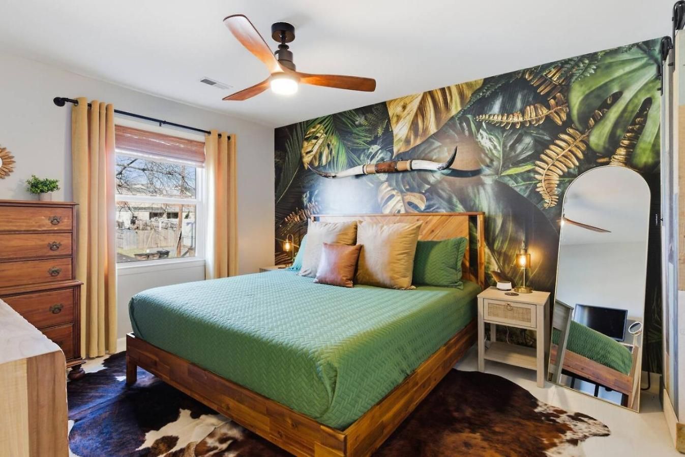 Amazing Backyard Only 2 Miles To Downtown With Sauna And Firepit Holiday home
