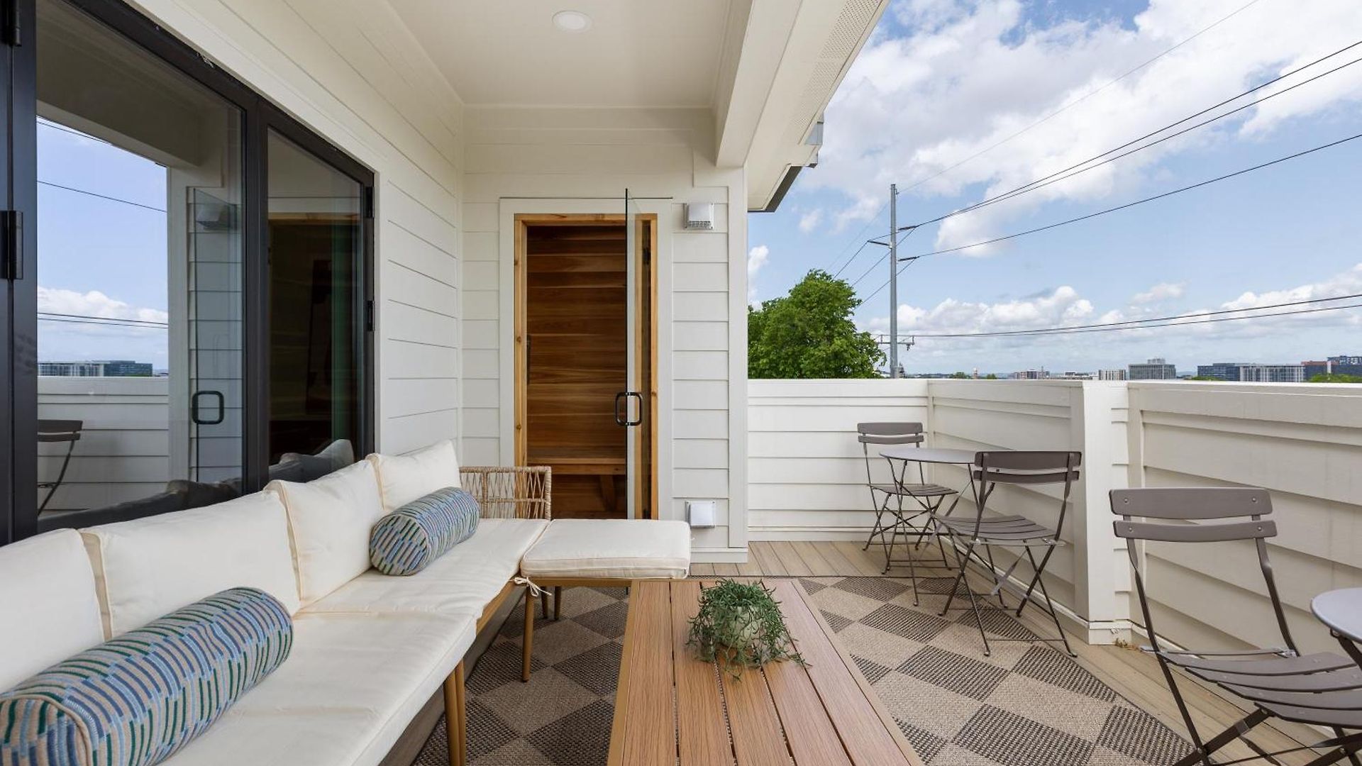 12 South With Rooftop Sauna And Wet Bar With 2 Car Garage