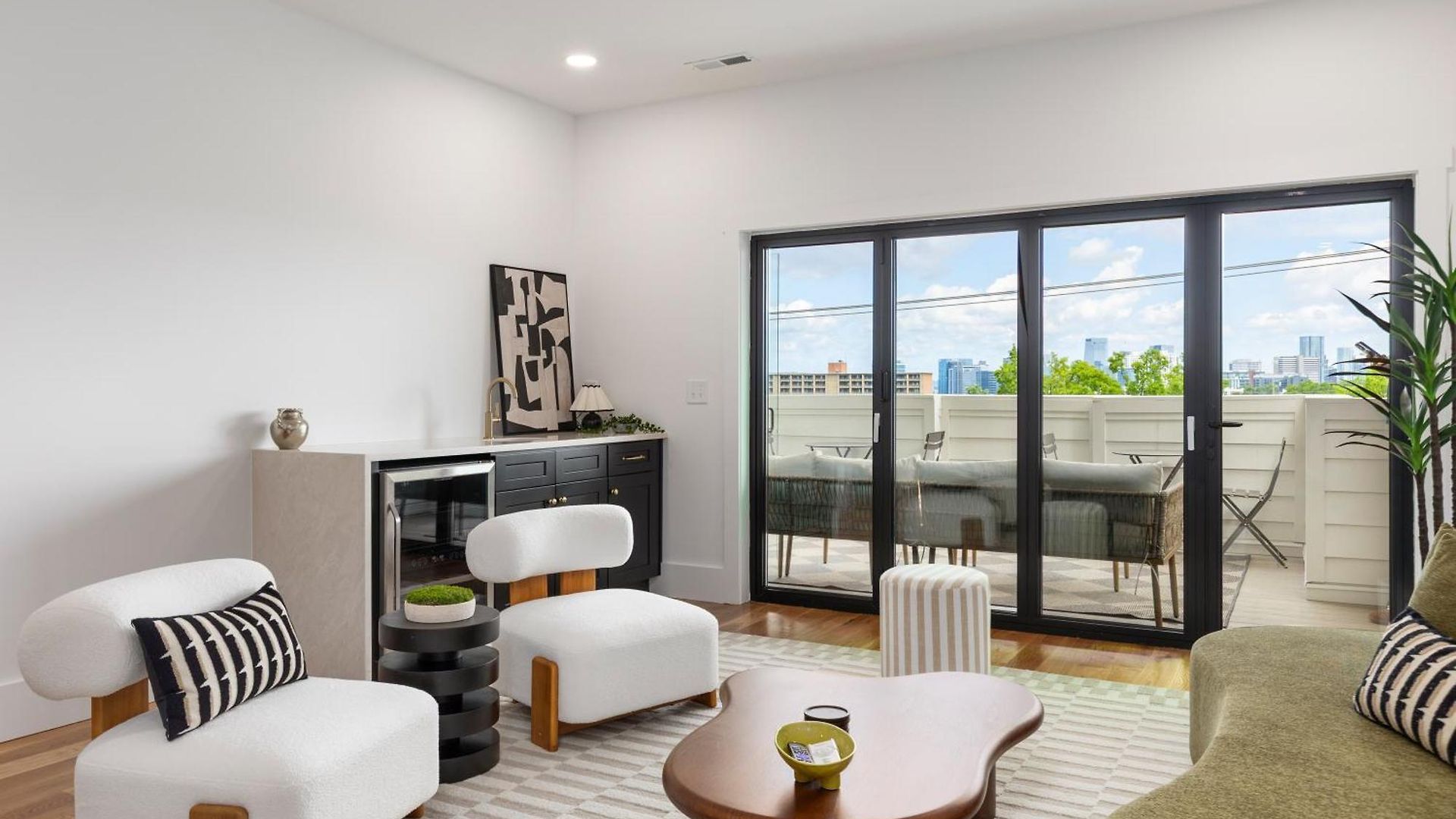 12 South With Rooftop Sauna And Wet Bar With 2 Car Garage Nashville