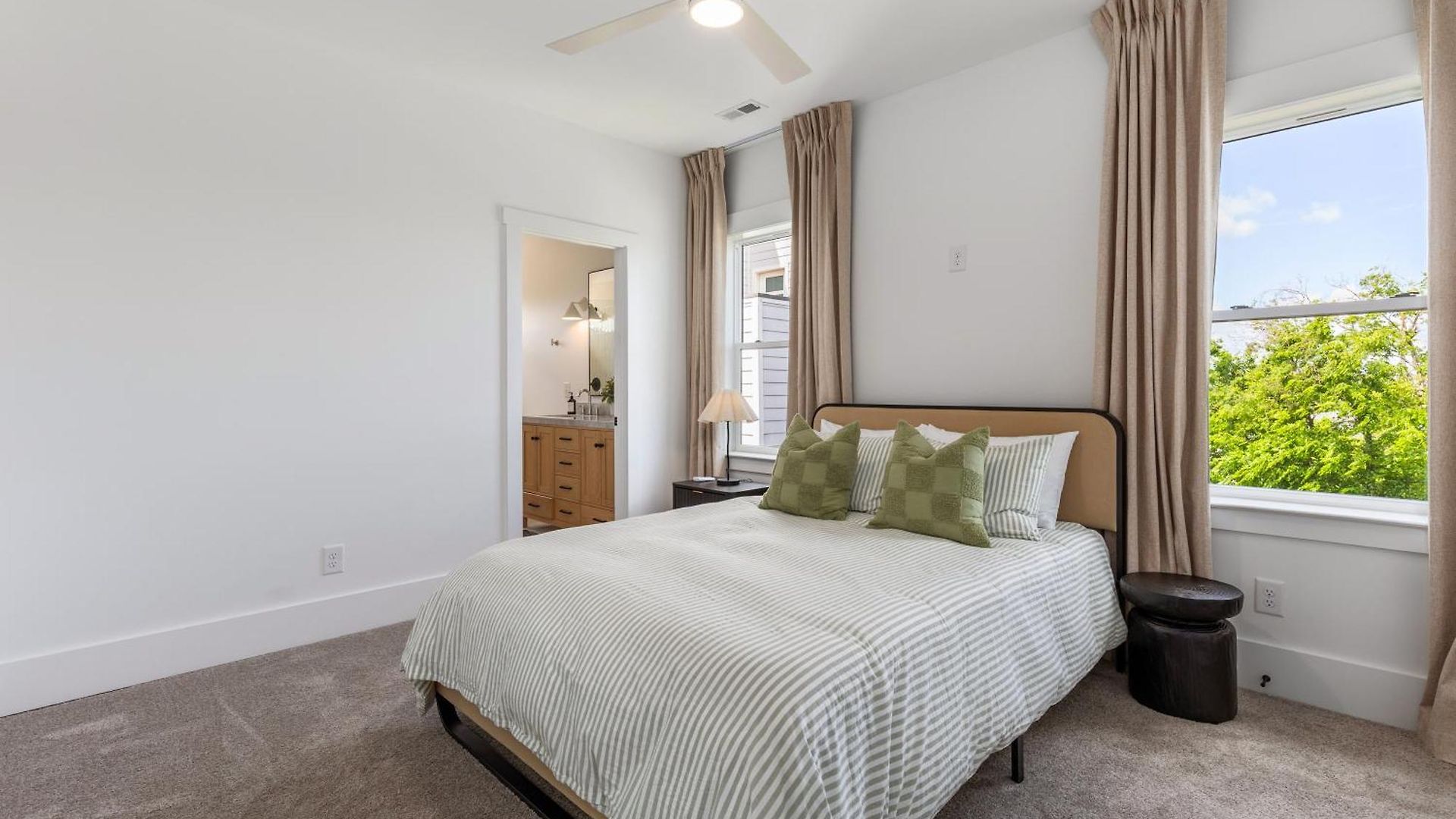 12 South With Rooftop Sauna And Wet Bar With 2 Car Garage Holiday home
