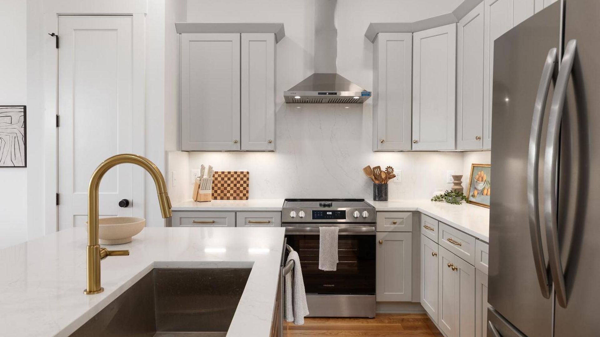 12 South With Rooftop Sauna And Wet Bar With 2 Car Garage * Nashville
