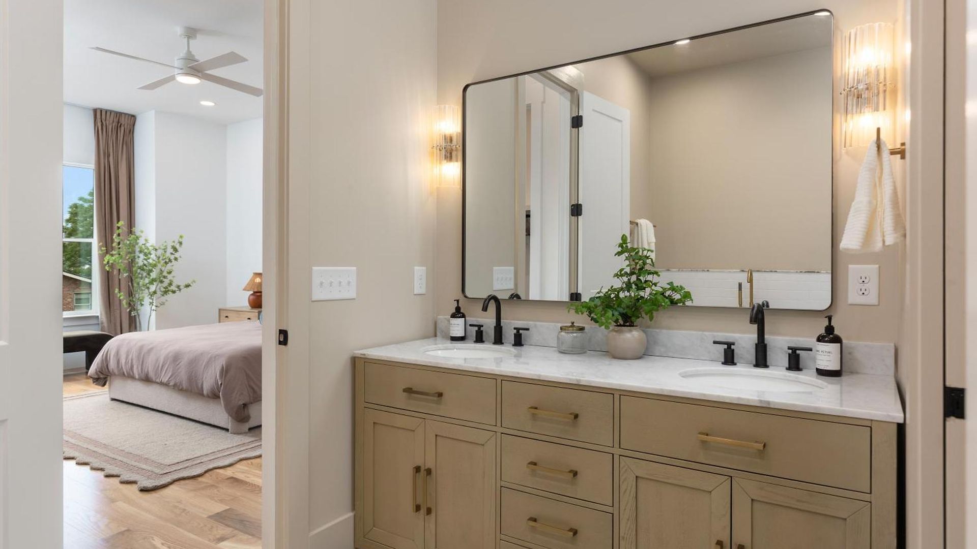 12 South With Rooftop Sauna And Wet Bar With 2 Car Garage Holiday home
