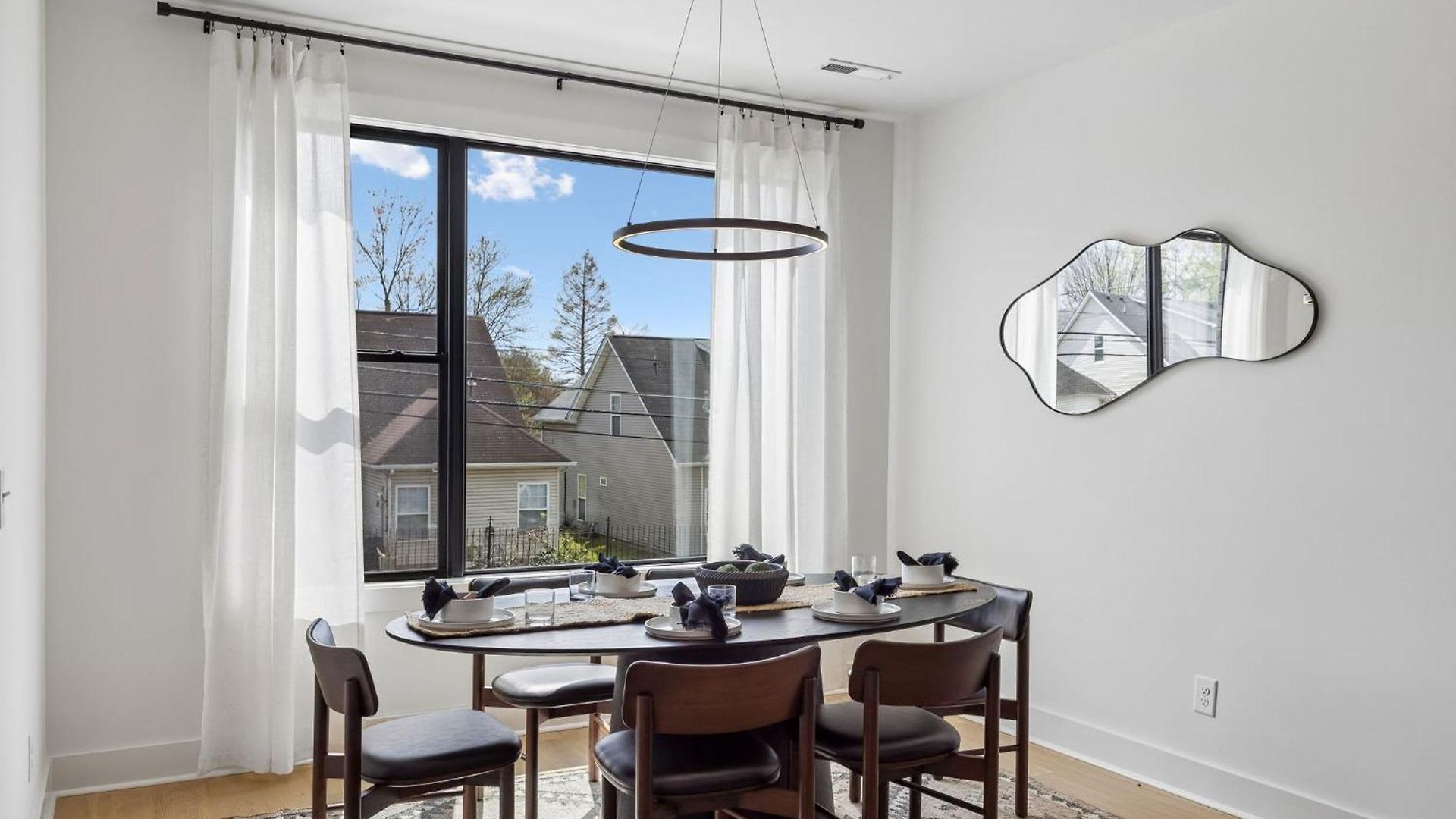 Trendy Townhouse Rooftop Hot Tub & Fireplace Holiday home Nashville