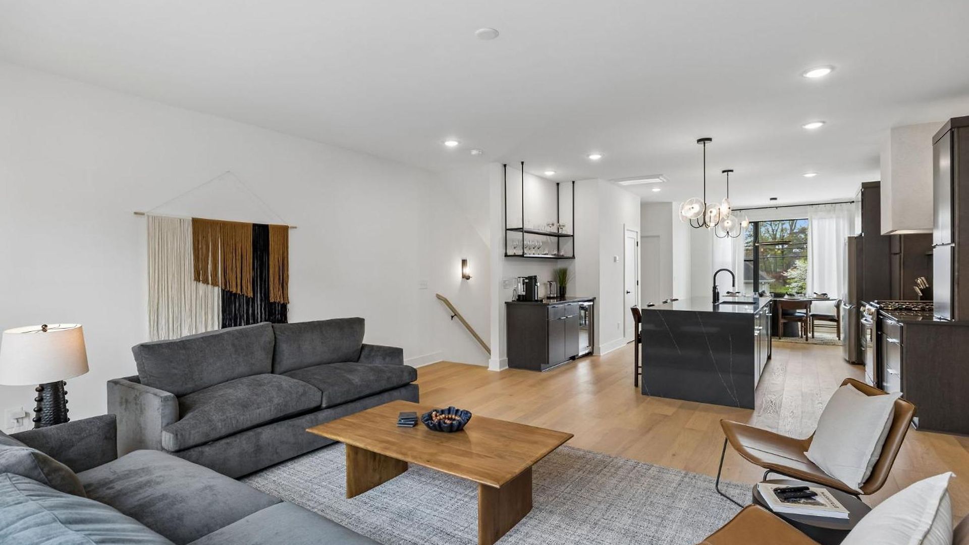 Elegant Townhome Rooftop Hot Tub & Fireplace
