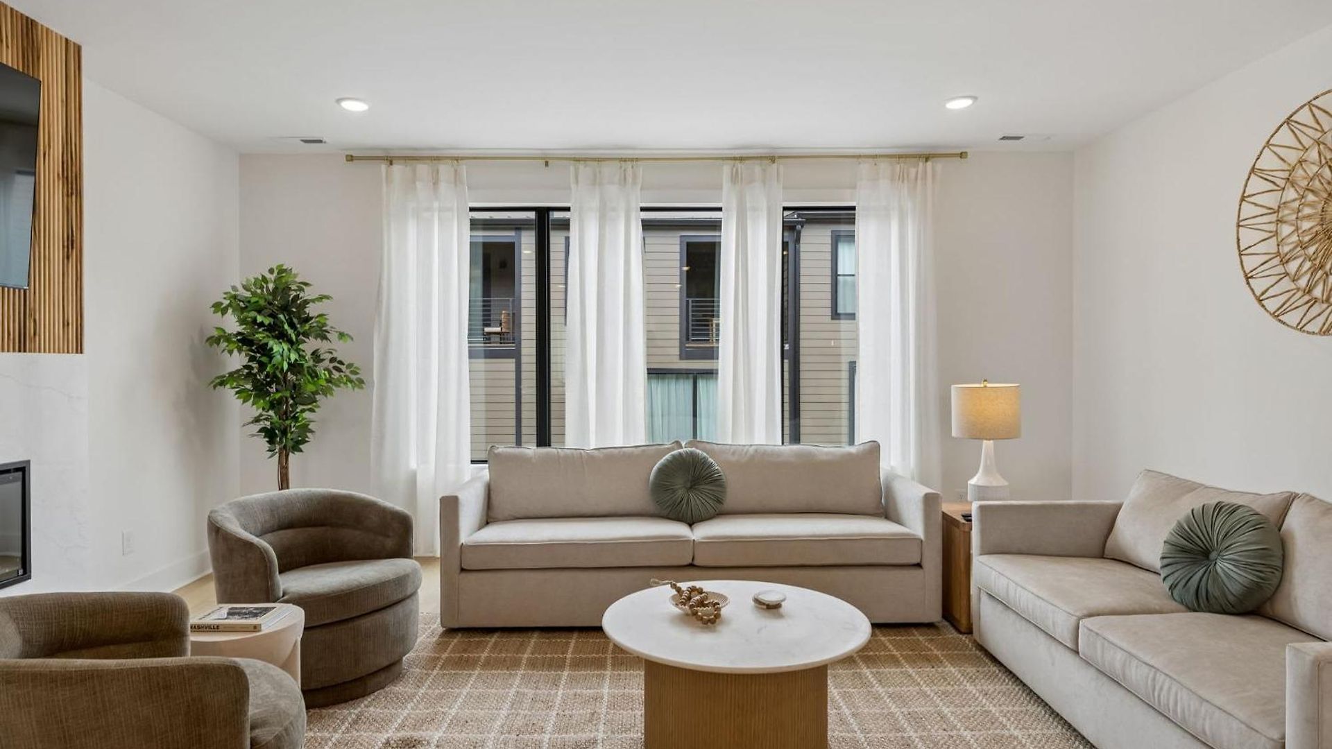 Modern Townhouse Rooftop Hot Tub & Fireplace Holiday home Nashville