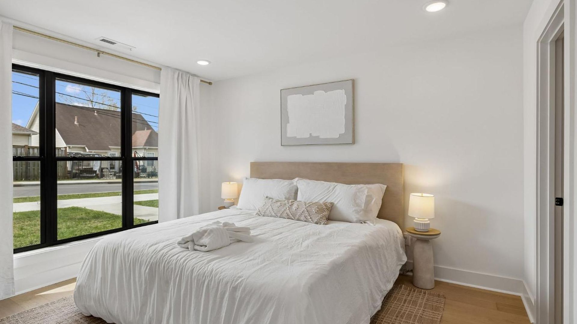 Modern Townhouse Rooftop Hot Tub & Fireplace Nashville