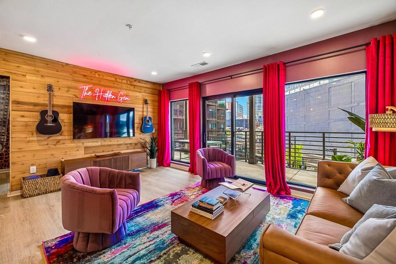 Walk To Broadway From The Hidden Gem With Pool Gym And Holiday home *