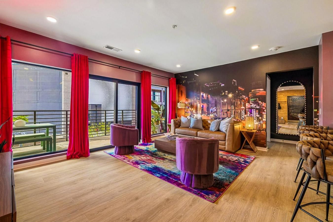Walk To Broadway From The Hidden Gem With Pool Gym And Nashville