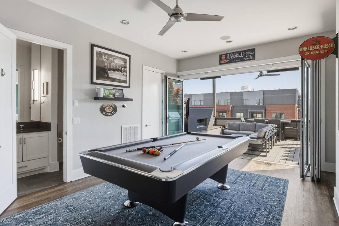 Germantown Stunner With A Skyline View Rooftop And Private Garage
