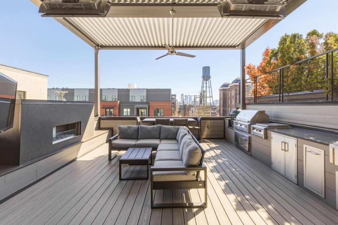 Germantown Stunner With A Skyline View Rooftop And Private Garage Holiday home