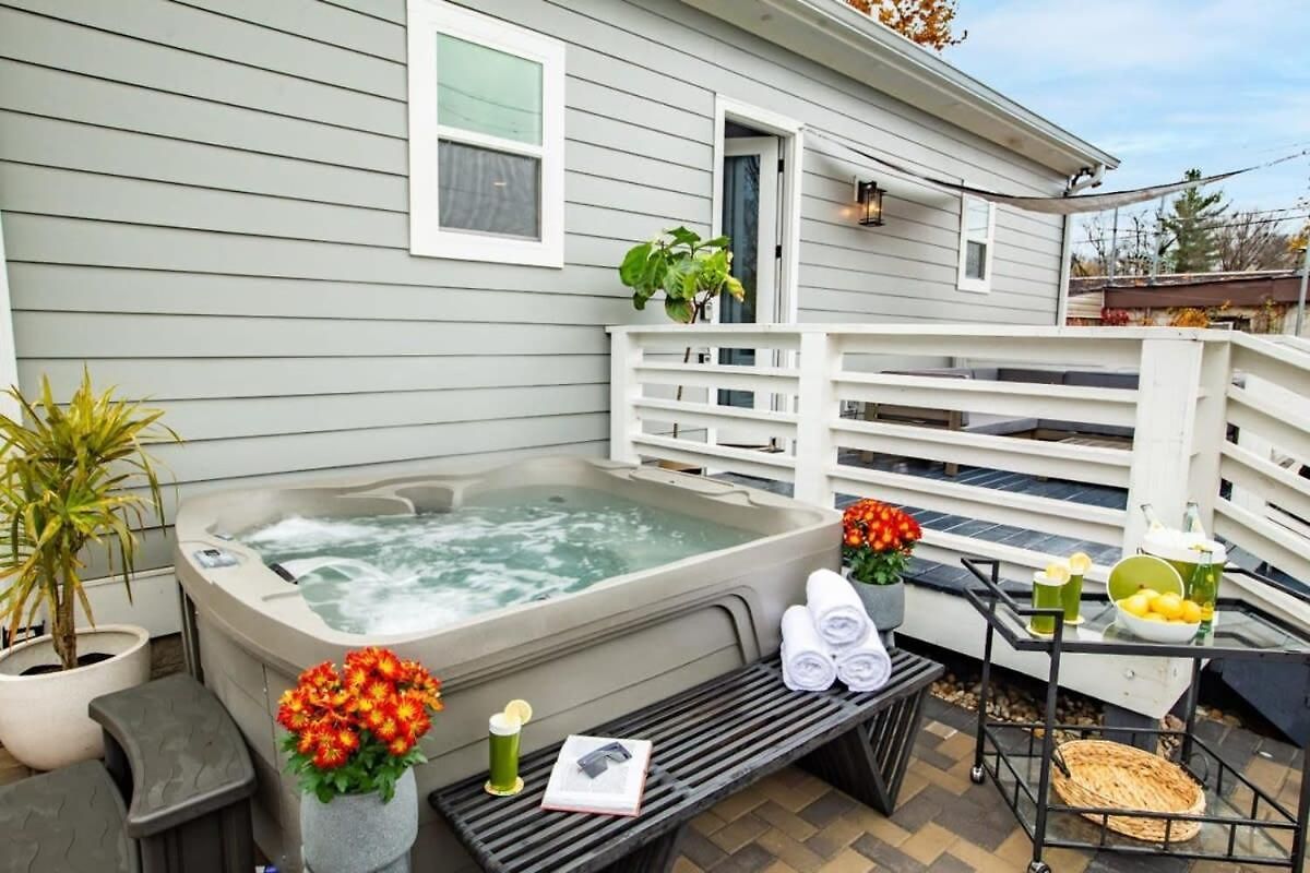Private Single Family Luxury Hot Tub