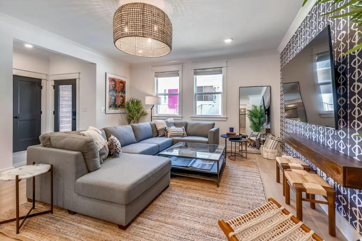 Holiday home Two Luxury Townhomes Near Five Points