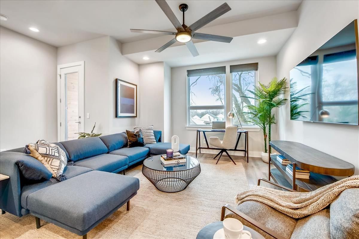 Beautiful New Townhome Hot Tub *