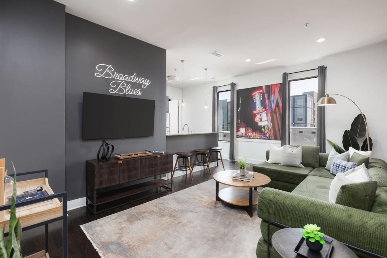 With Garage Parking - By Vanderbilt And Only 2 Miles To Downtown *