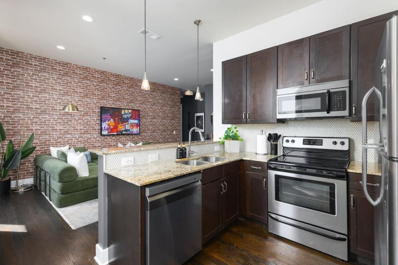 Holiday home With Garage Parking - By Vanderbilt And Only 2 Miles To Downtown
