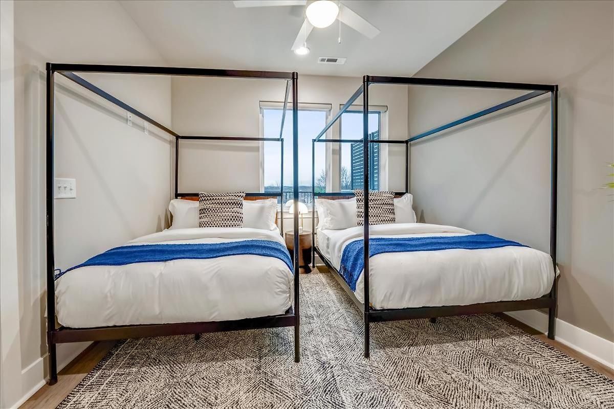 Modern Southern Townhomes Private Hot Tub Holiday home *