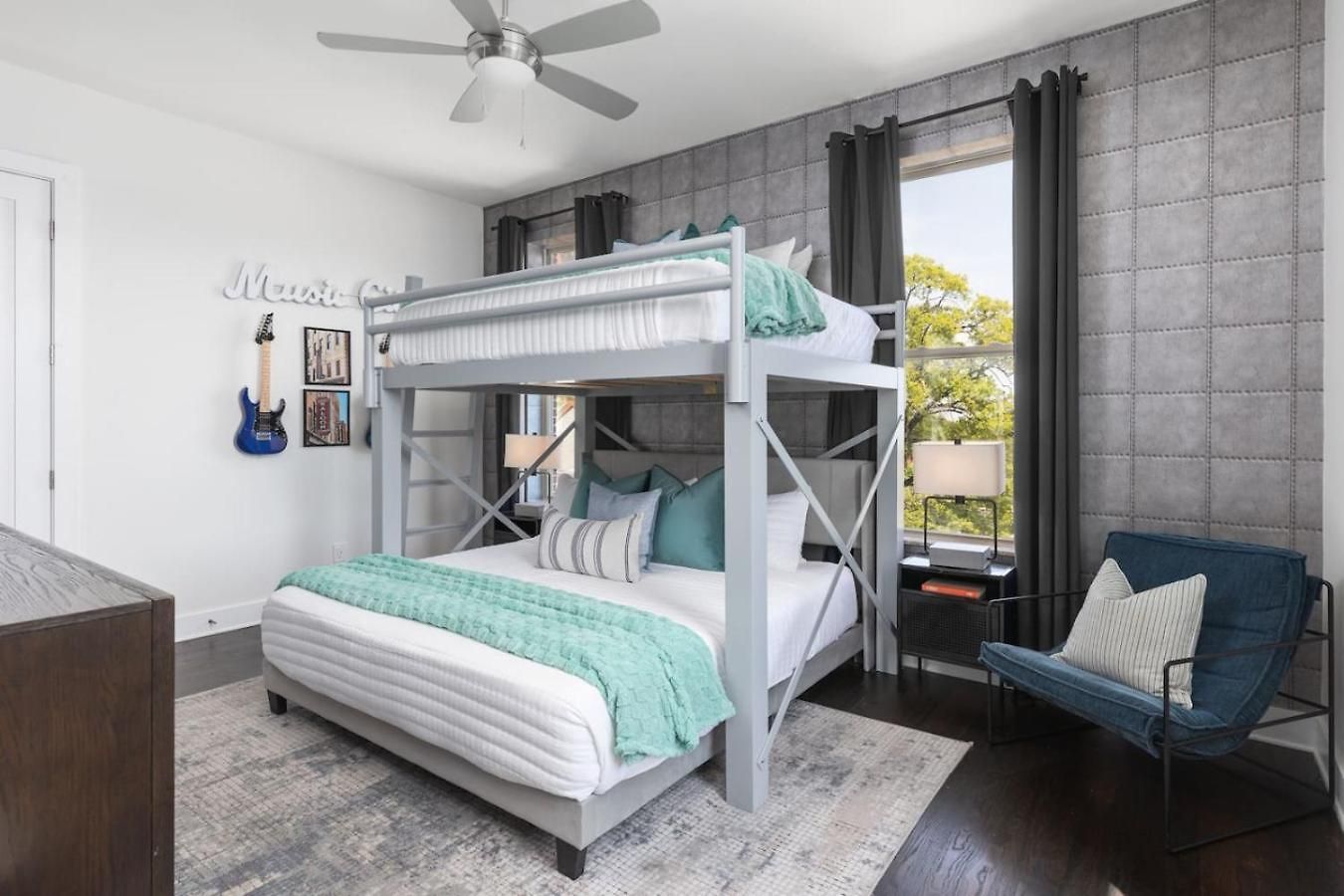 Holiday home With Garage Parking - By Vanderbilt And Only 2 Miles To Downtown