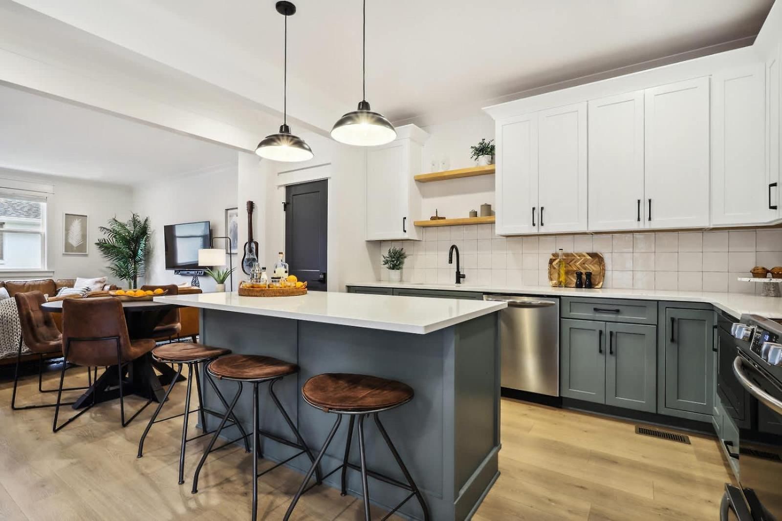 Modern Two Townhomes Close To Downtown
