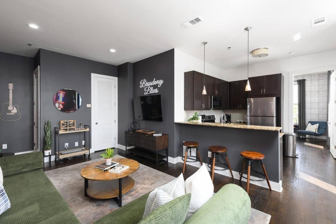 With Garage Parking - By Vanderbilt And Only 2 Miles To Downtown * Nashville