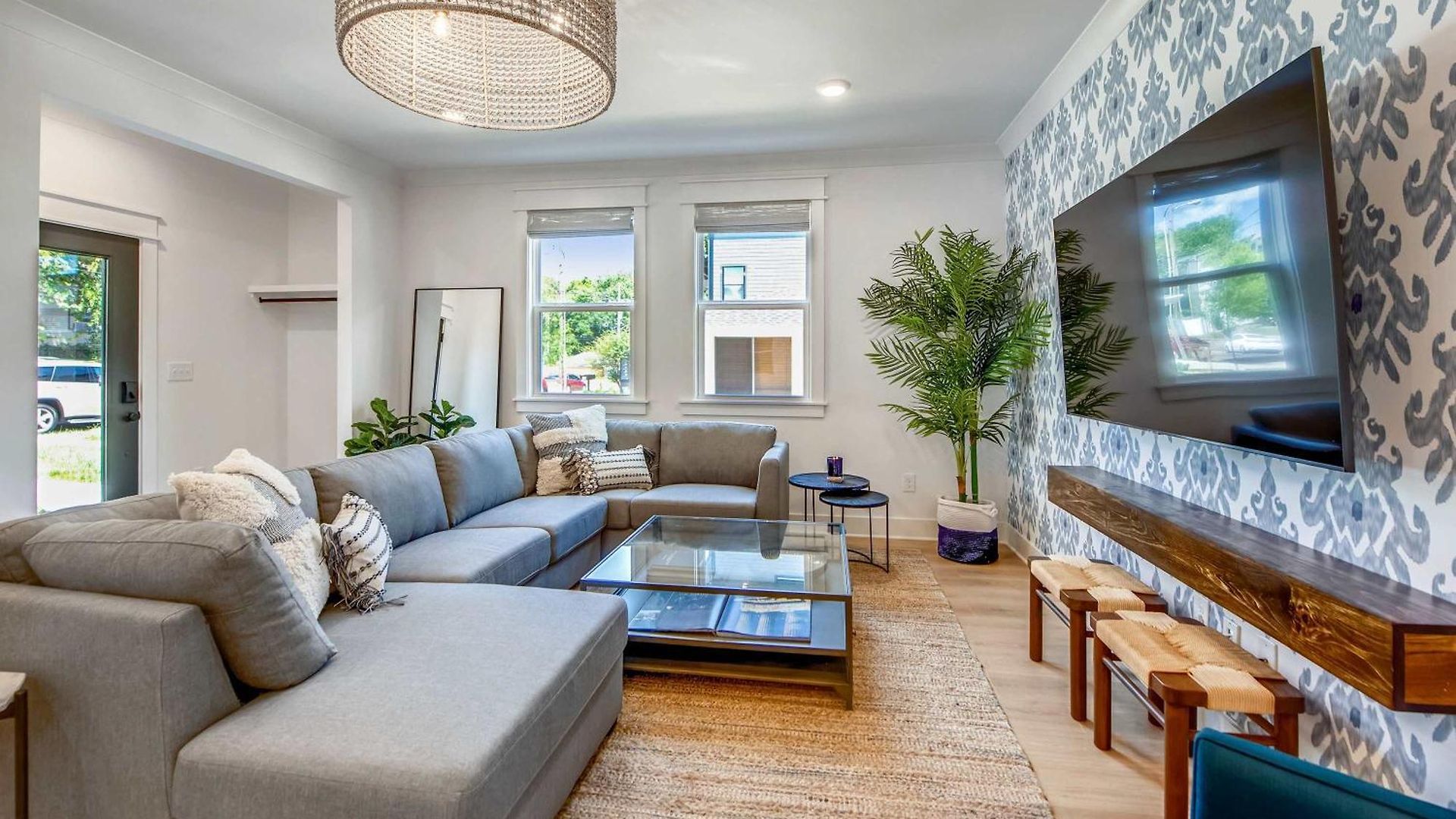 Two Beautiful Luxury Renovations Near Downtown Holiday home *