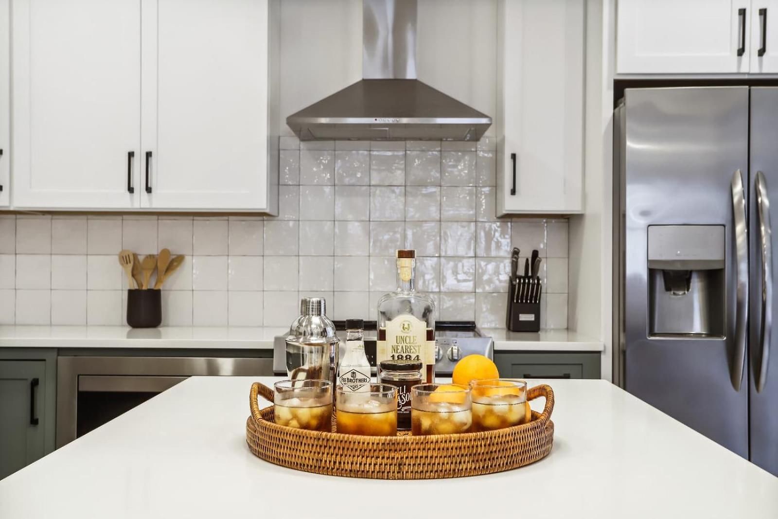 Modern Two Townhomes Close To Downtown *
