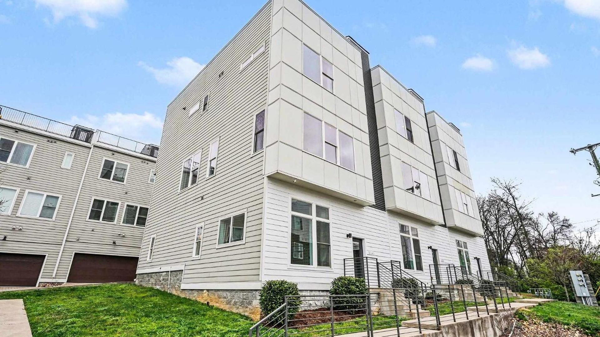 2 Stylish Townhomes W Rooftop Views Near Broadway Holiday home Nashville