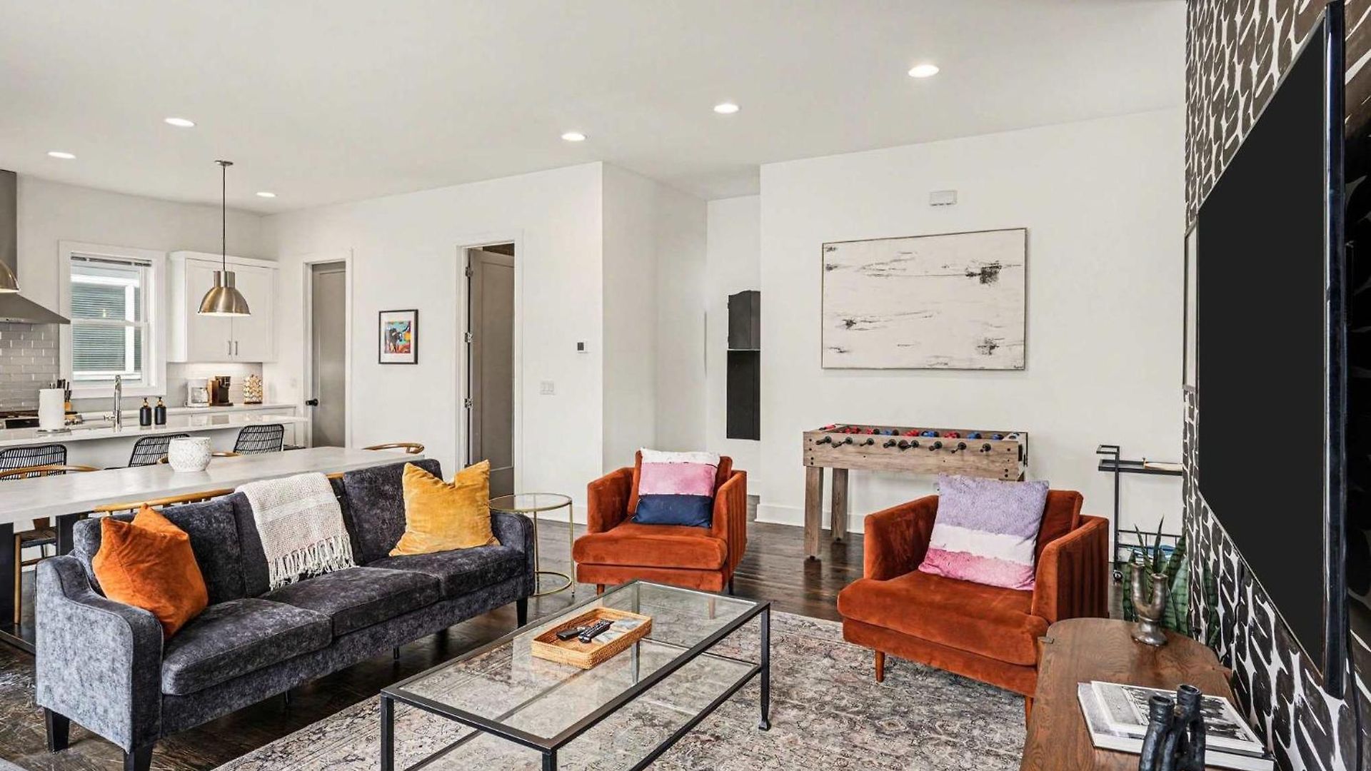 Holiday home 2 Trendy Townhomes W Rooftop Views Near Broadway *