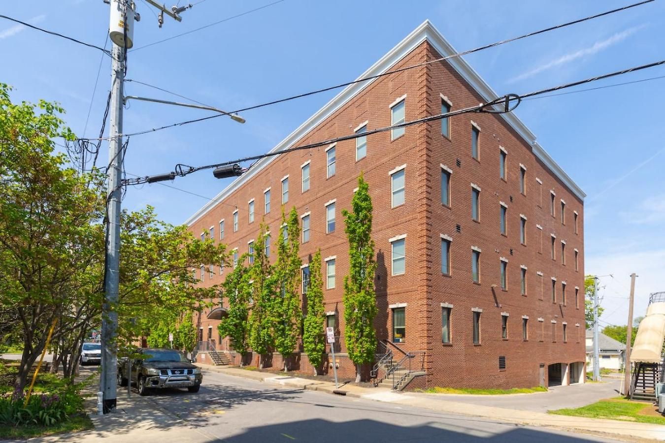 With Garage Parking - By Vanderbilt And Only 2 Miles To Downtown Holiday home
