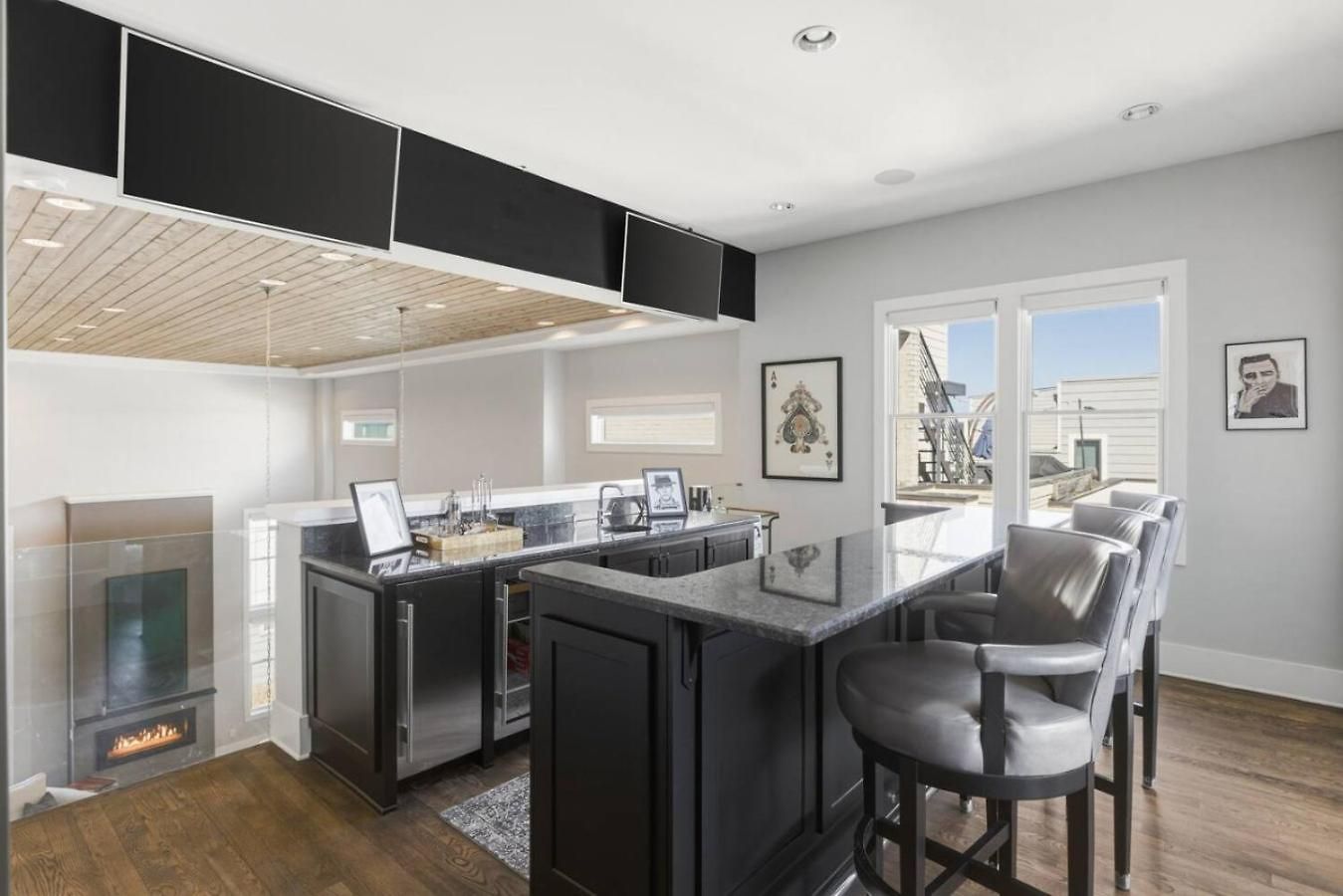 Germantown Stunner With A Skyline View Rooftop And Private Garage Nashville