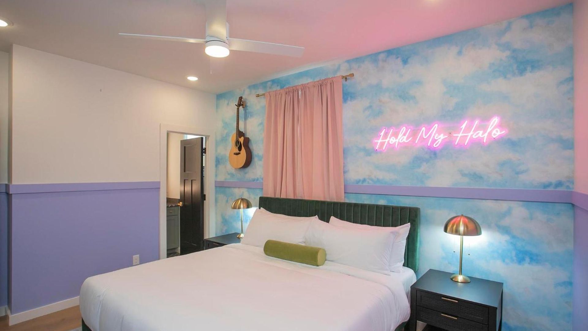 Bohemian Chic Hot Tub Sleeps 12 Holiday home *