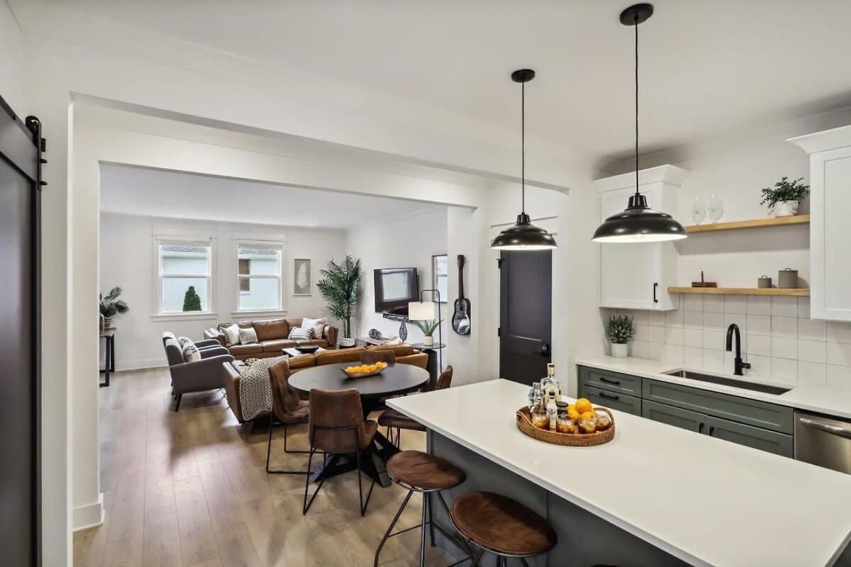 Beautiful Luxury Renovation Near Downtown * Nashville
